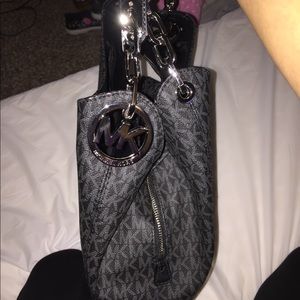 MK LARGE BLACK  FULTON SHOULDER BAG